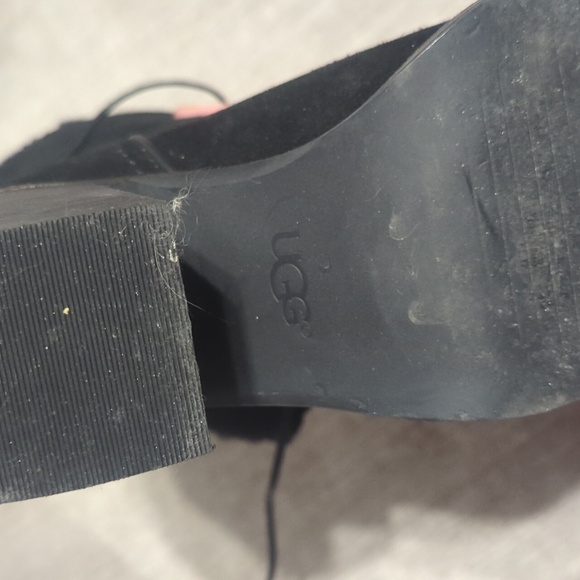 Ugg boots super comfy - Picture 2 of 4
